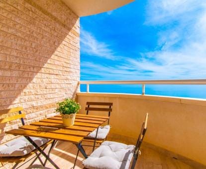 Lovely Beach Front & Pool