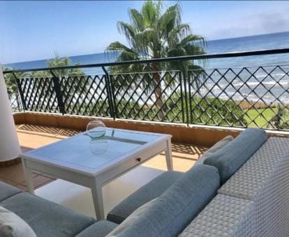 Mi Capricho A12 - Beachfront Apartment