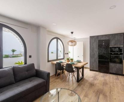 Precioso Apto. 1ª Línea del Mar. Piscina Parking.