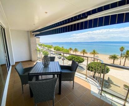 Roses Casc Antic Sl Avda Rodhe